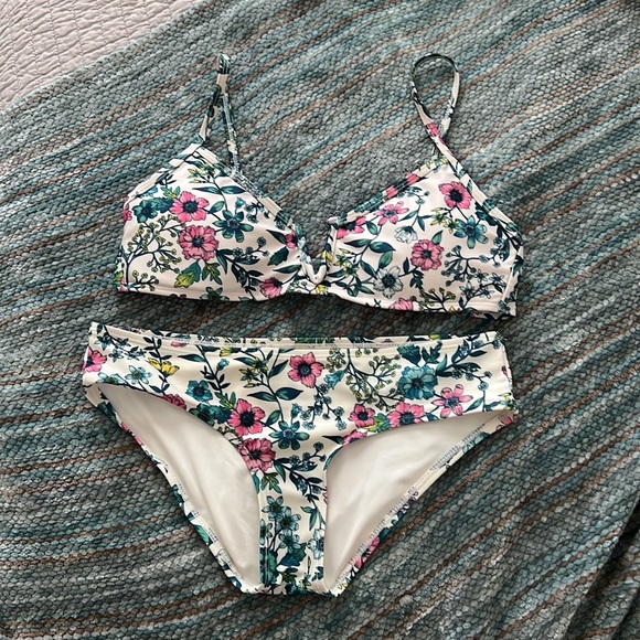 Aéropostale “Live Love Dream” M Multicolored Floral Bathing suit - Picture 3 of 4